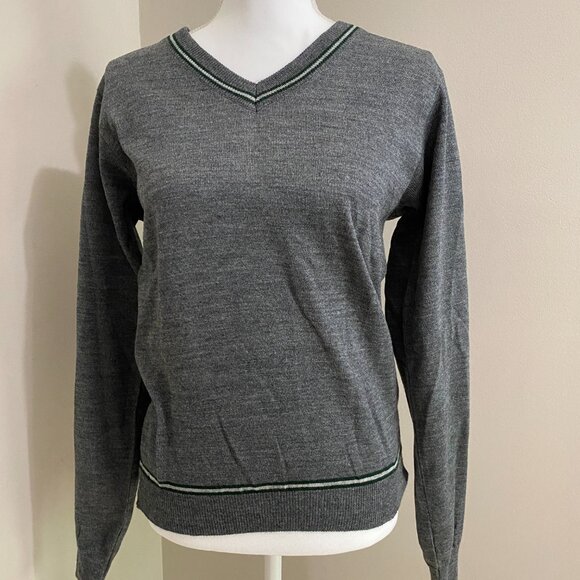 Regal School Robe – Green Lining – Inspired by Harry Potter |  Adult Medium - Picture 8 of 8